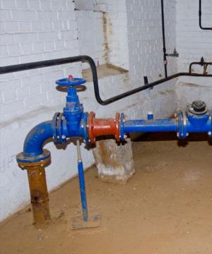 Замена стояка водоснабжения Замена водопроводных труб в многоквартирном доме